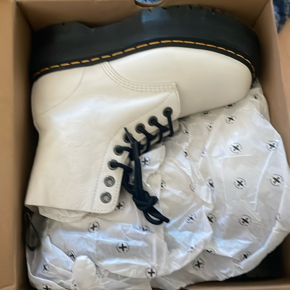 Doc Marten Pascal Max 1460 White Size 8 U.S.